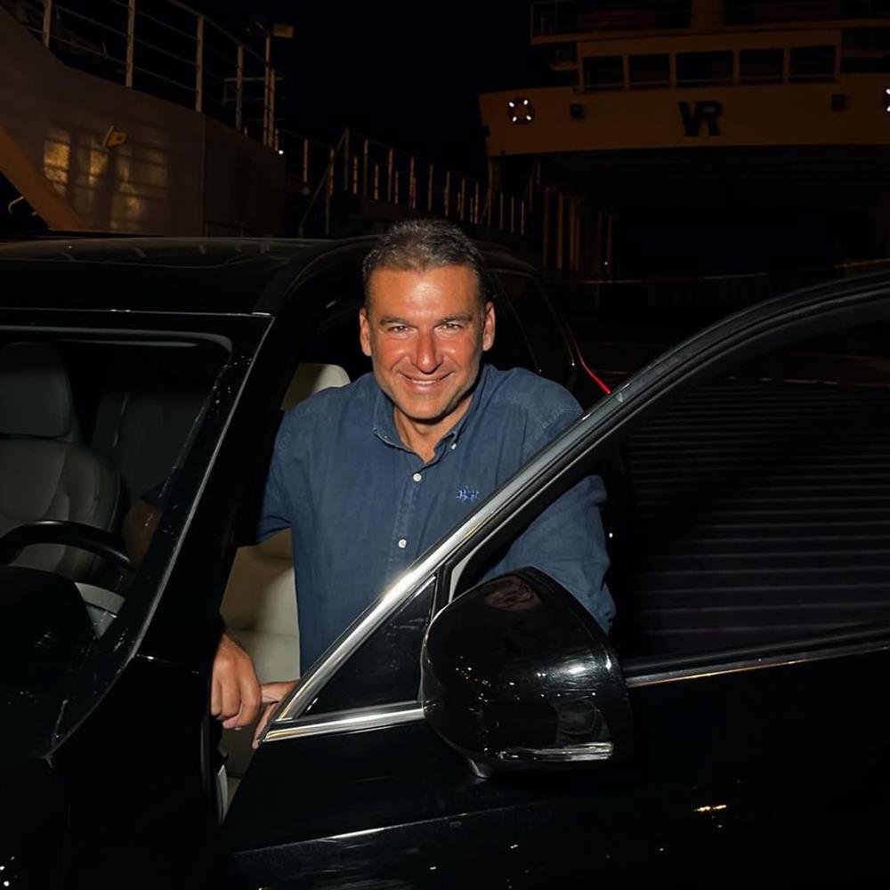 Γιώργος Λιάγκας: Εγκλωβίστηκε στην Τήνο λόγω καιρικών συνθηκών - "Μήπως βιαστήκατε εκεί στο υπουργείο;"

