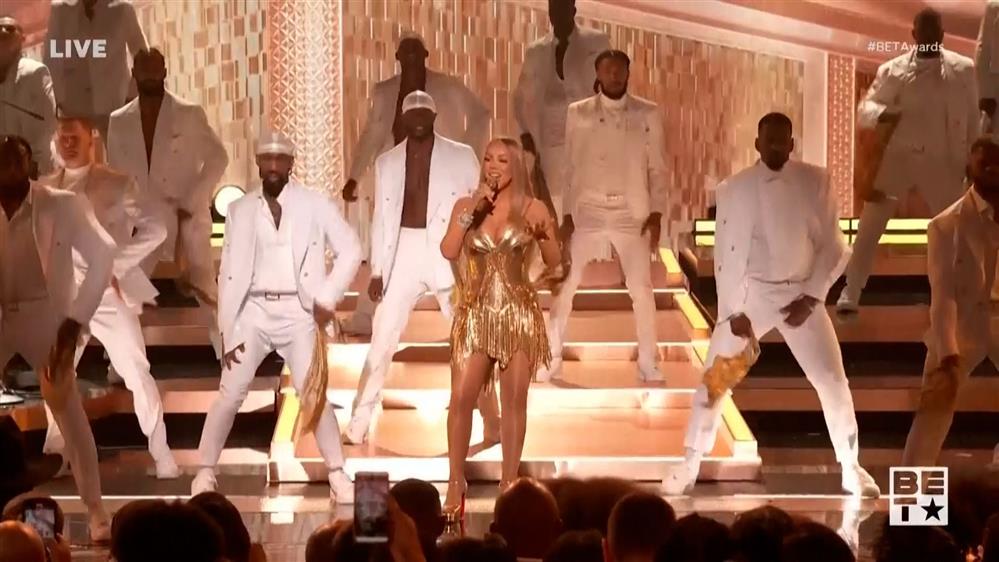 BET Awards 2025: Ultimate Icon για πρώτη φορά στην καριέρα της η Μαράια Κάρεϊ - Η εντυπωσιακή της εμφάνιση